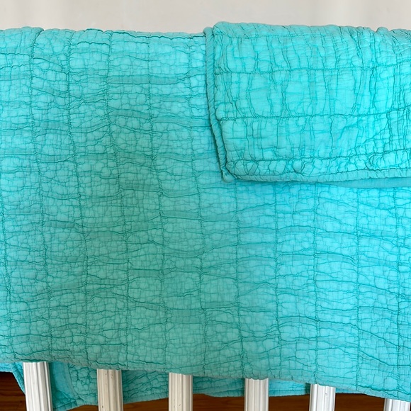 The Land of Nod Bedding The Land Of Nod Twin Quilt With Matching